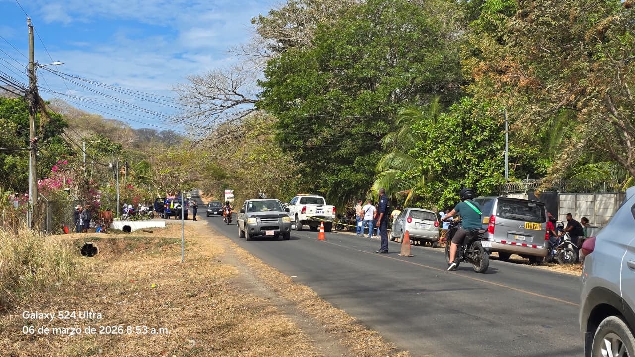 Una mujer de apellido Mora, de 63 años, murió el viernes 6 de marzo del 2026, al ser atropellada en Lajas de Matapalo, en Santa Cruz de Guanacaste, el conductor se dio a la fuga. Foto: Tomada de Guana/Noticias