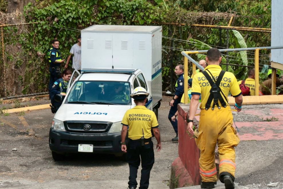 El joven fue detenido tras ser rescatado del río. Foto Bomberos.