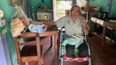 Familias afectadas por inundaciones reciben alimentos y colchonetas para alivianar su situación