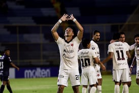 Así quedó cara de Fernando Piñar luego del codazo sufrido ante Saprissa