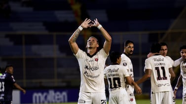 Así quedó cara de Fernando Piñar luego del codazo sufrido ante Saprissa