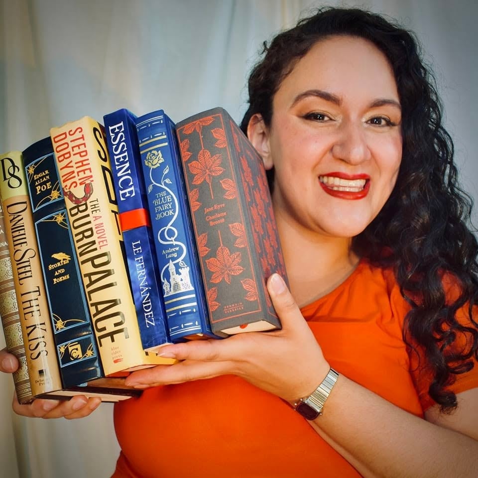 Laura Elena Fernández guardó durante 16 años el sueño de convertirse en escritora. Hoy, con cuatro libros publicados, lectores en varios países y una carrera literaria en crecimiento, puede decirle a aquella muchacha que nunca dejó de soñar que sí lo consiguió