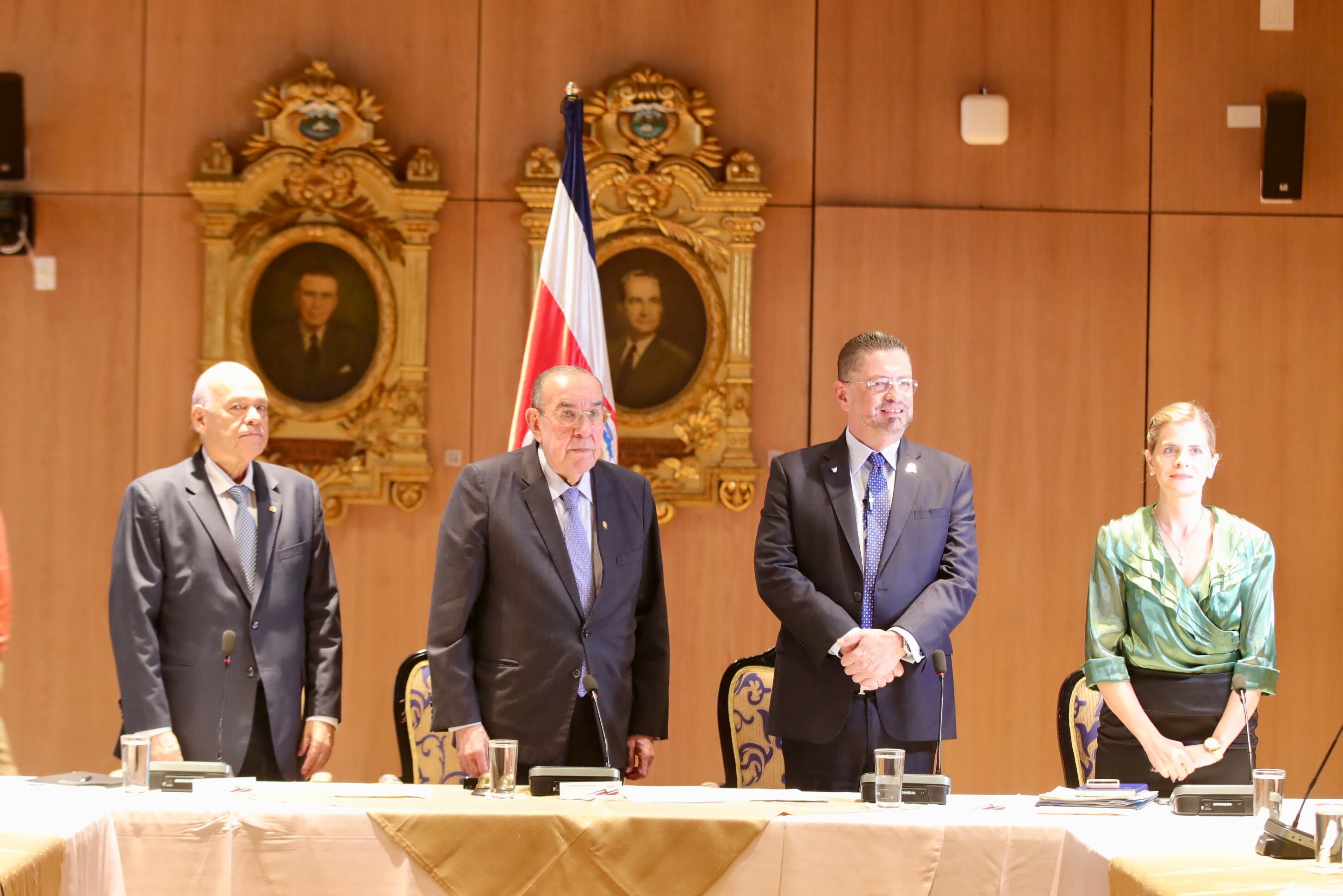 Reunión supremos poderes seguridad