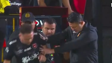 Jafet Soto empujó a un cantante nacional, que es encargado de la animación del Morera Soto