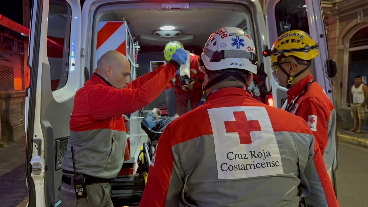 Hombre de 26 años gravemente herido tras ataque con cuchillo en Golfito