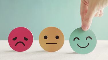 Estudiante agredida en bus se reía mientras la atacaban, experto explica esta reacción