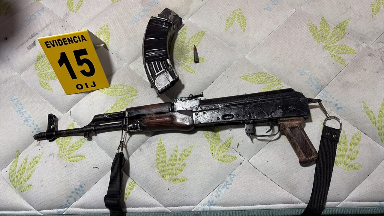 El OIJ encontró un arsenal en la vivienda allanada en Cartago. Fotos: OIJ