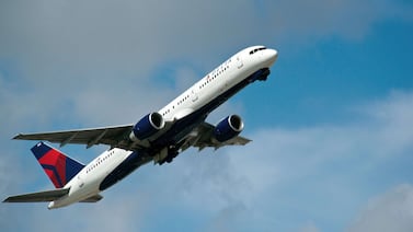 Bebé nace en pleno vuelo en Estados Unidos tras emergencia médica a bordo