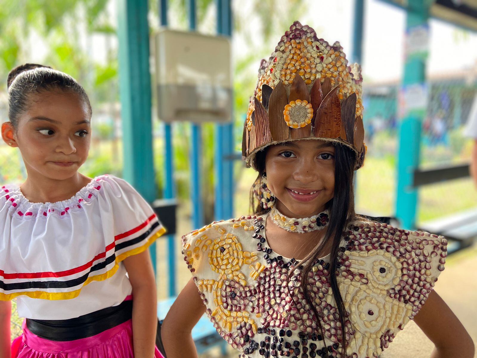 Guanacastequidad:18 años con los brazos abiertos al mundo, pero con los pies en nuestras raíces”. Este es el lema con el cual las Direcciones Regionales de Educación de Santa Cruz, Liberia, Cañas y Nicoya celebraron el Festival de la Guanacastequidad 2023