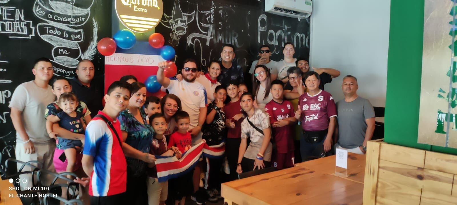 Ticos que están varados en Panamá. Cortesía.