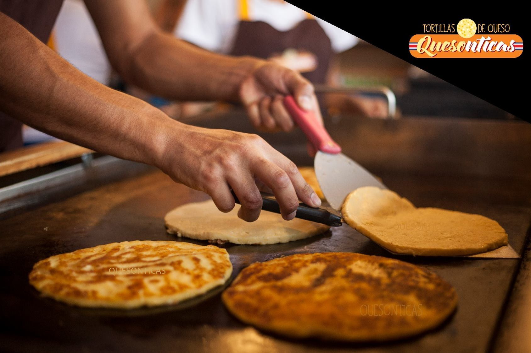 Las tortillas con queso, destacando especialmente las rellenas de chicharrón y maduro, que son las preferidas por los clientes