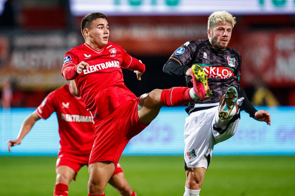 Manfred Ugalde anotó de nuevo con el Twente de Países Bajos. Foto: Twitter Twente