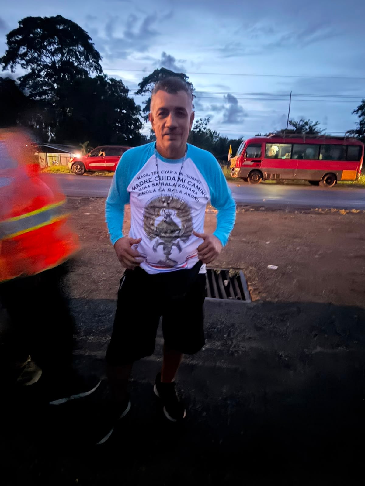 Tres generaciones peregrinan, más de 200 kilómetros, desde Talamanca hasta donde La Negrita. En la foto, Jesús Fernando Montiel valladares de El prado de Guápiles.