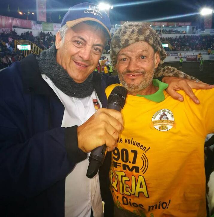 Álvaro Zamora junto a Pity, del redondel de Zapote
