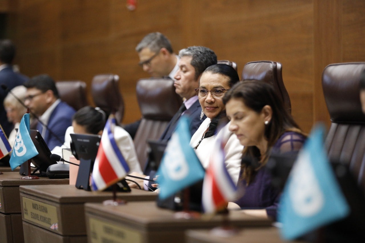 Actividad de los diputados durante la sesión del plenario de la Asamblea Legislativa.