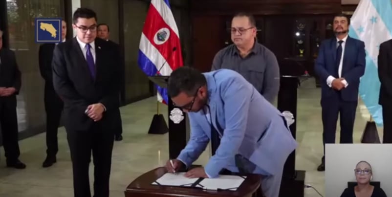 Reunión entre gobiernos de Costa Rica y Honduras para quitar requisito de visa.