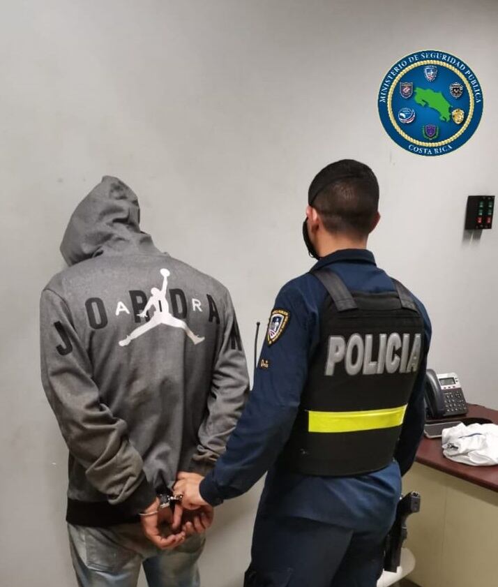 Detienen a cinco sospechosos de cortar cerca eléctrica de propiedad en San Isidro. Foto MSP.