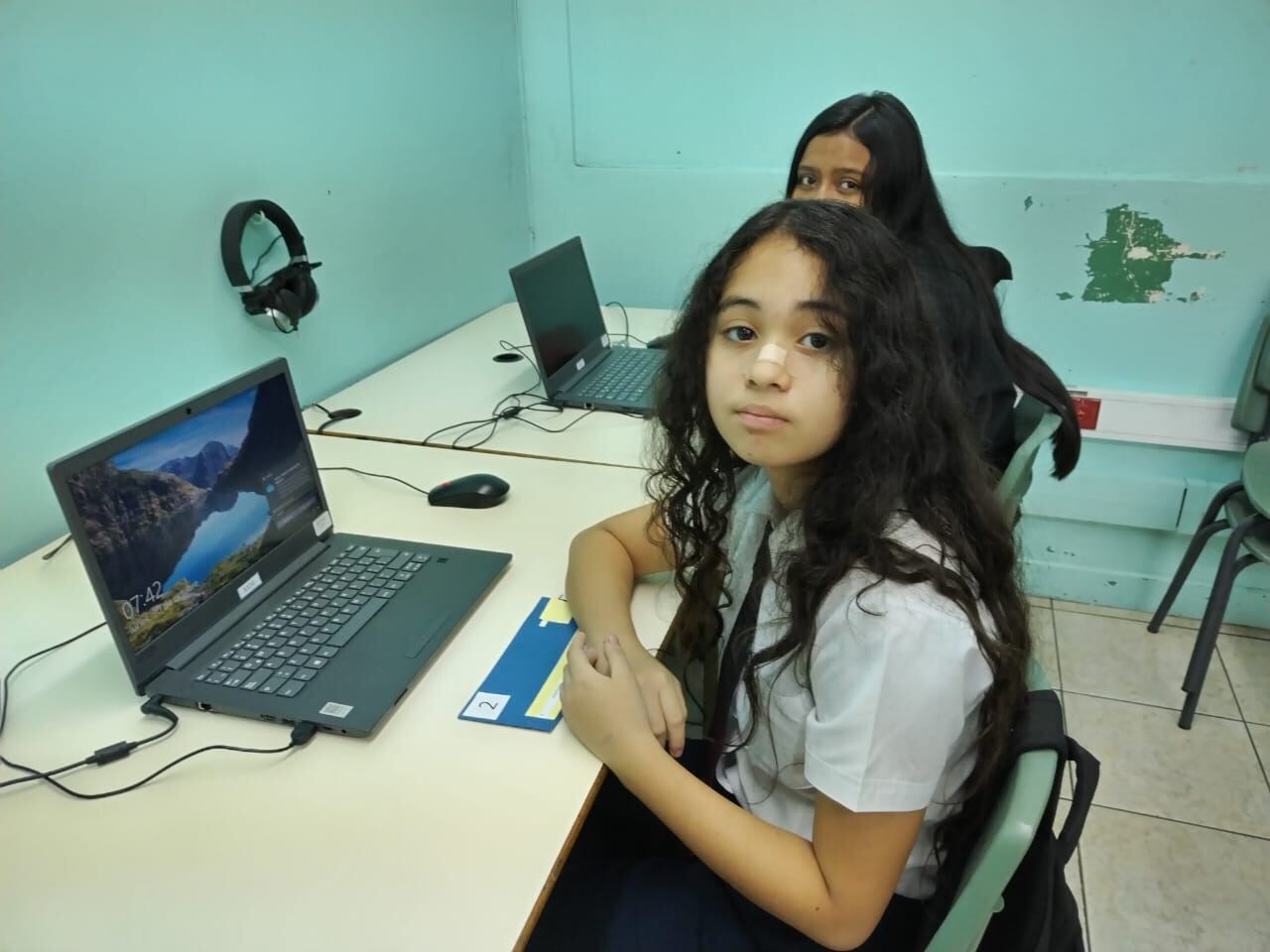 Cerca de 75.000 estudiantes de sexto año de Primaria, aplicarán la Prueba Nacional Estandarizada 2023, desde este lunes 30 de octubre, hasta el jueves 2 de noviembre. En la foto, la estudiante de sexto grado de la escuela Andrés Bello de Santa  Ana, Abigail Acuña.