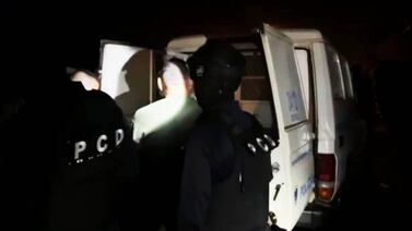 Policías llegaron a desalojar casa y casi se van de espaldas con lo que encontraron
