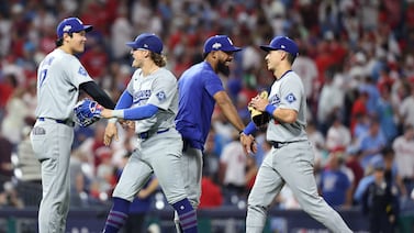 Dodgers dejan a los Phillies al borde del barranco en segundo juego de la serie de postemporada