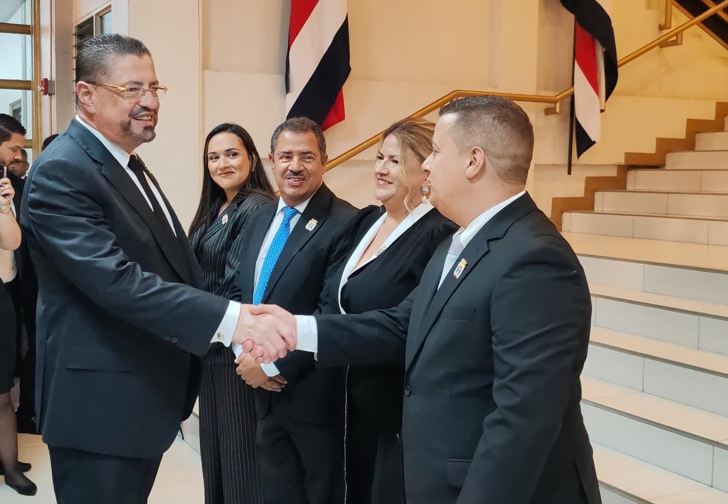 Se calienta el ambiente en la Plaza Mayor de Cartago el 14 de setiembre entre los que apoyan y no al presidente Rodrigo Chaves