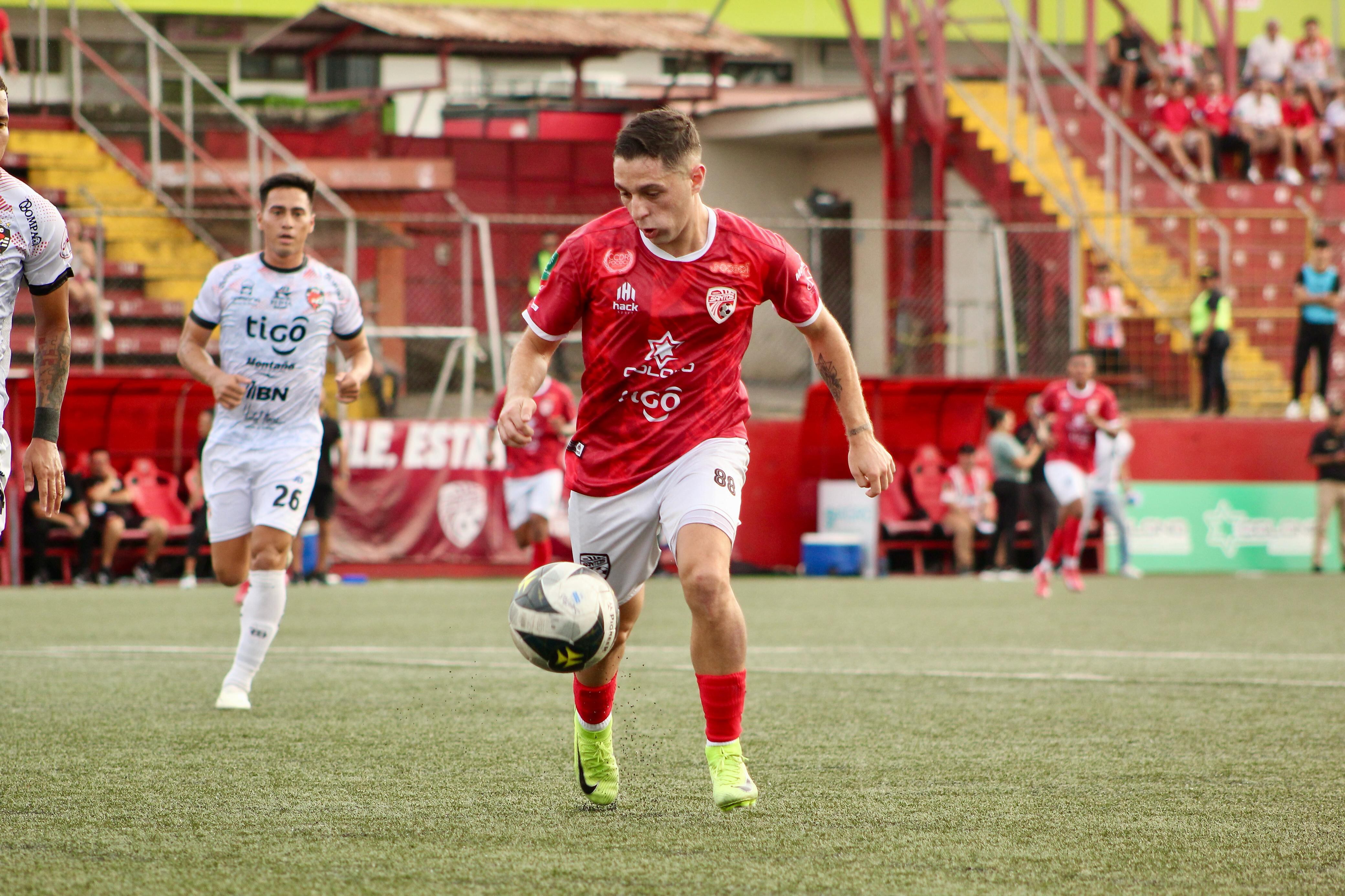 Santos y Puntarenas FC empataron 1-1 en el estadio Ebal Rodríguez.