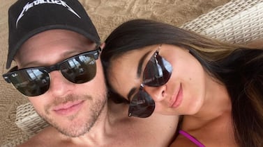 Majo Ulate y Mauricio Hoffmann no paran de derrochar su amor por las playas del país