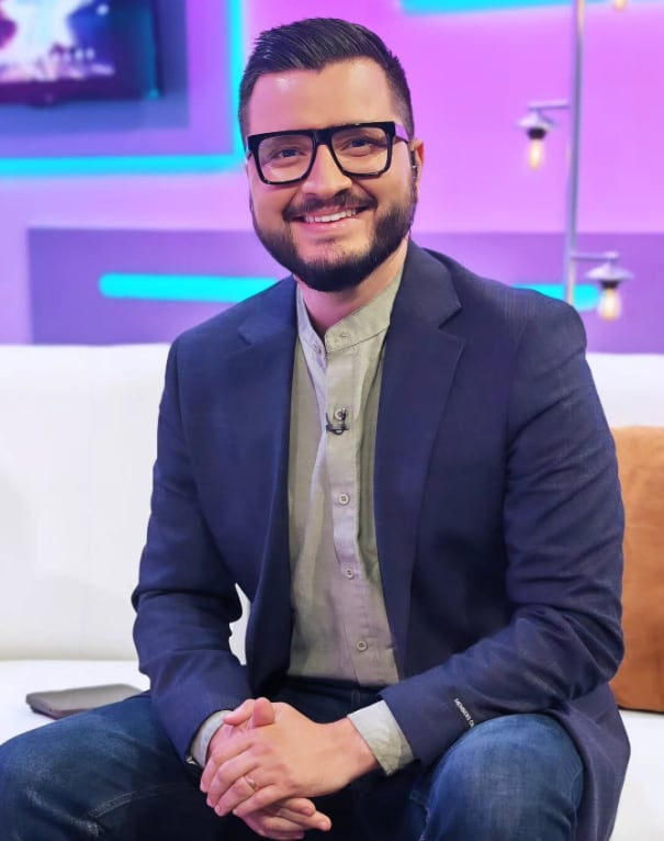 Presentadores de 7 Estrellas, Wálter Campos, Daniel Céspedes, Gabriela Jiménez y María Teresa Rodríguez.