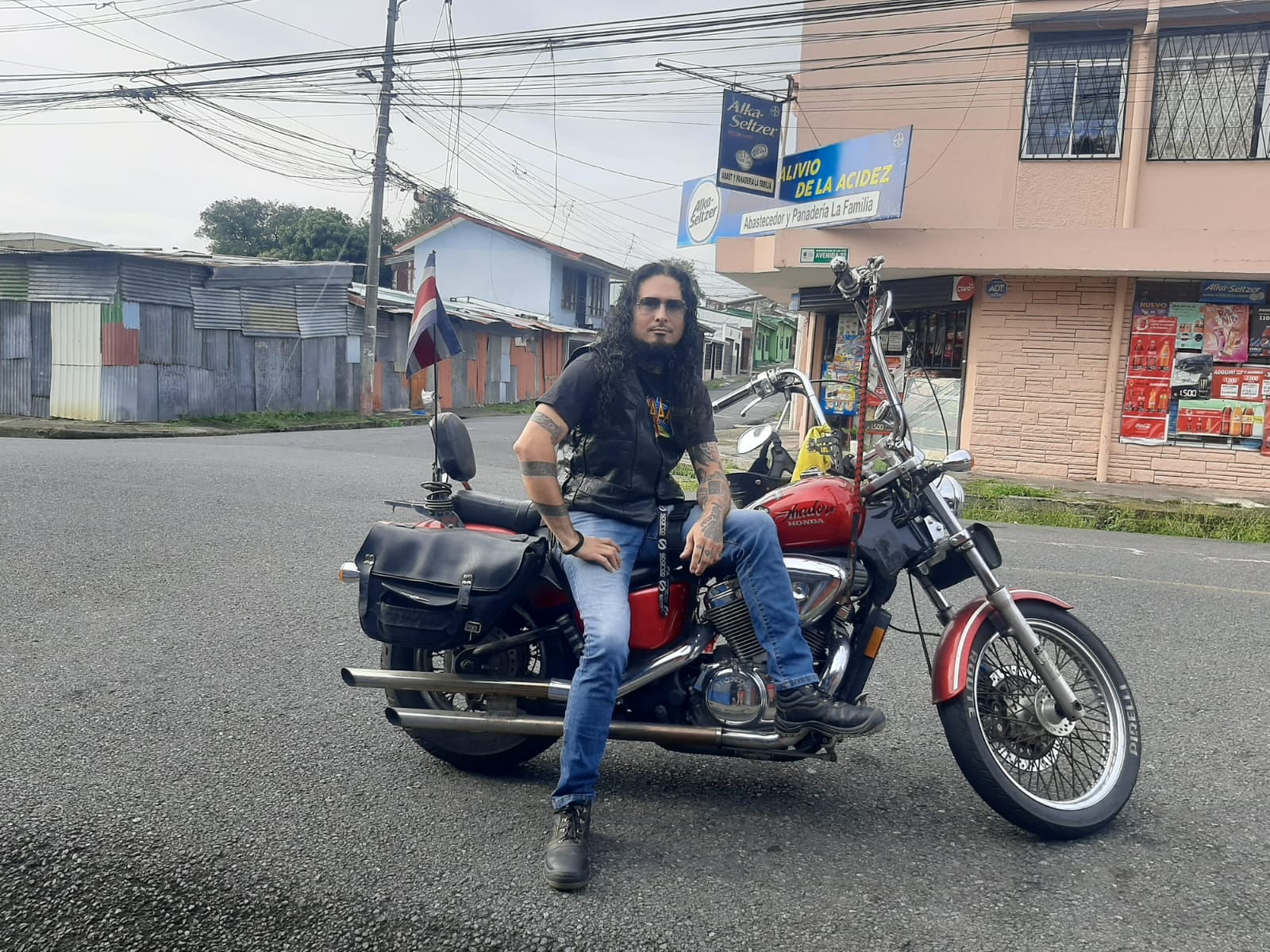Ronny Arias disfruta mucho salir con su Honda Shadow 600. Foto: Cortesía.