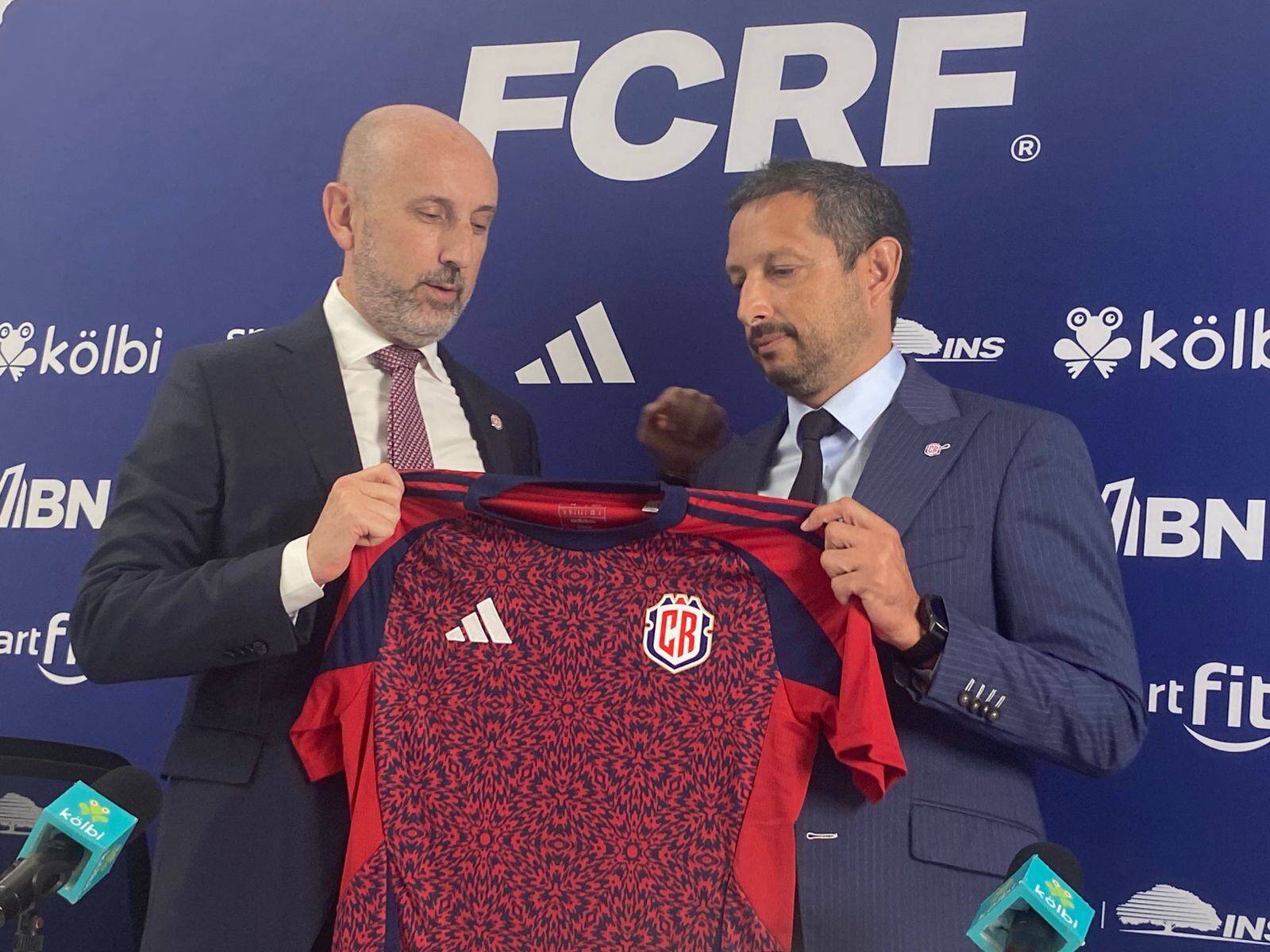 Osael Maroto le dio la bienvenida a Ignacio Hierro a la Fedefútbol. Foto: Cortesía