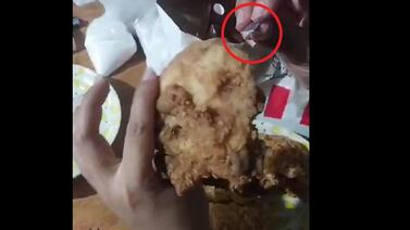 En pollo frito y sopa instantánea, los insólitos métodos con los que intentan meter celulares a prisión