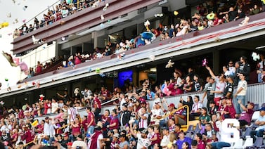 Vea las mejores fotos de la lluvia de peluches que cayó este domingo en el estadio Saprissa