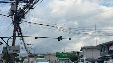 Nuevo carril reversible en Sabanilla ya provocó un accidente, dos choques y deja a los vecinos “encerrados”