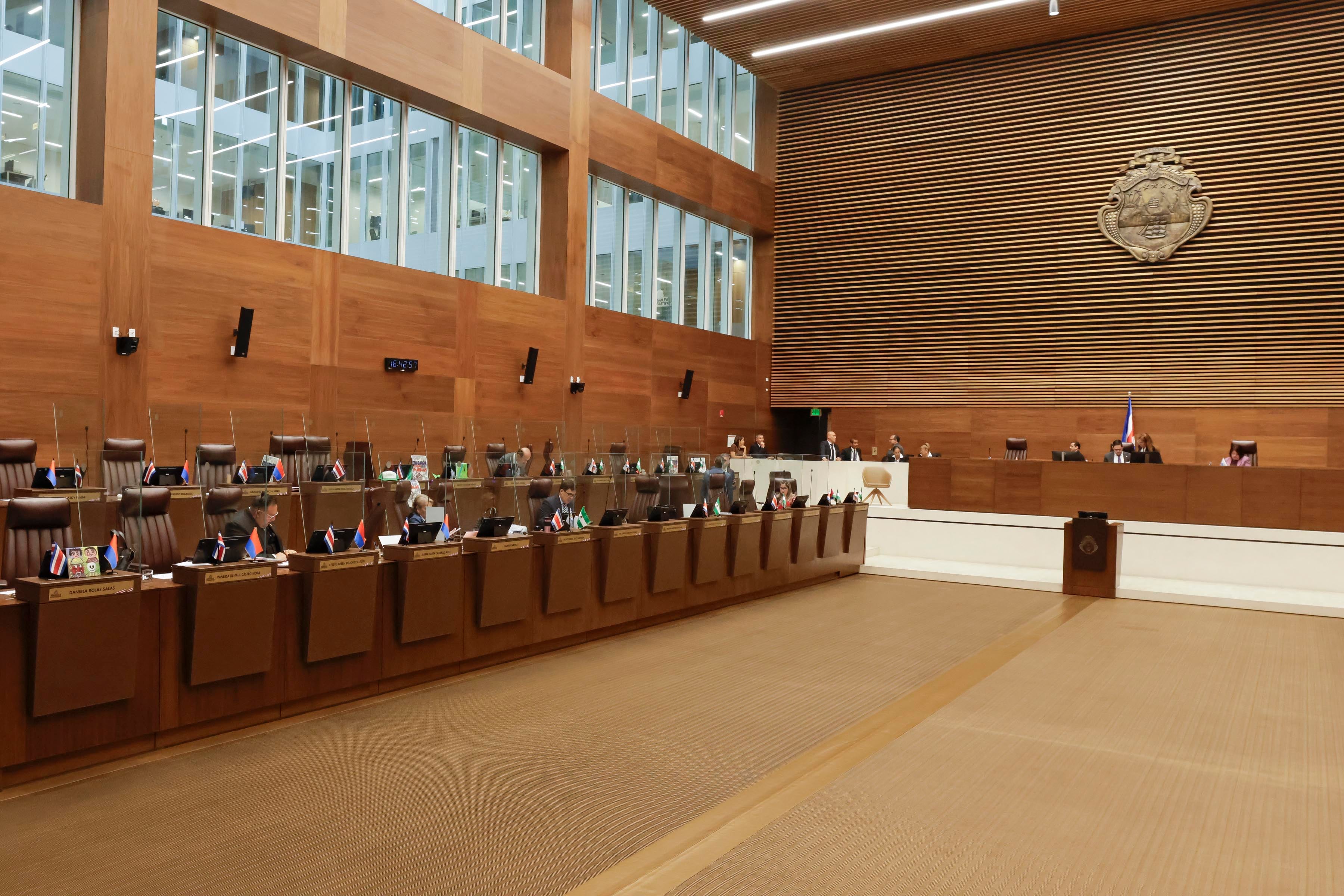 Aprobación de voto de censura contra la ministra de Educación, Anna Katharina Müller.