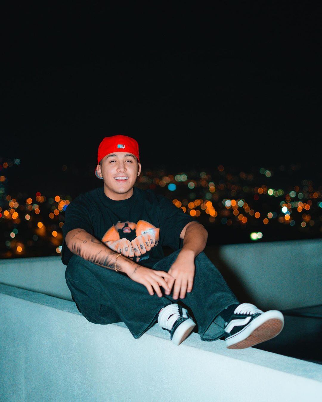 Cantante Elu, artista urbano.