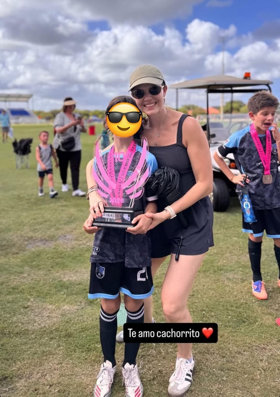 Carolina Jaikel acompañó a su hijo durante torneo internacional en Miami.