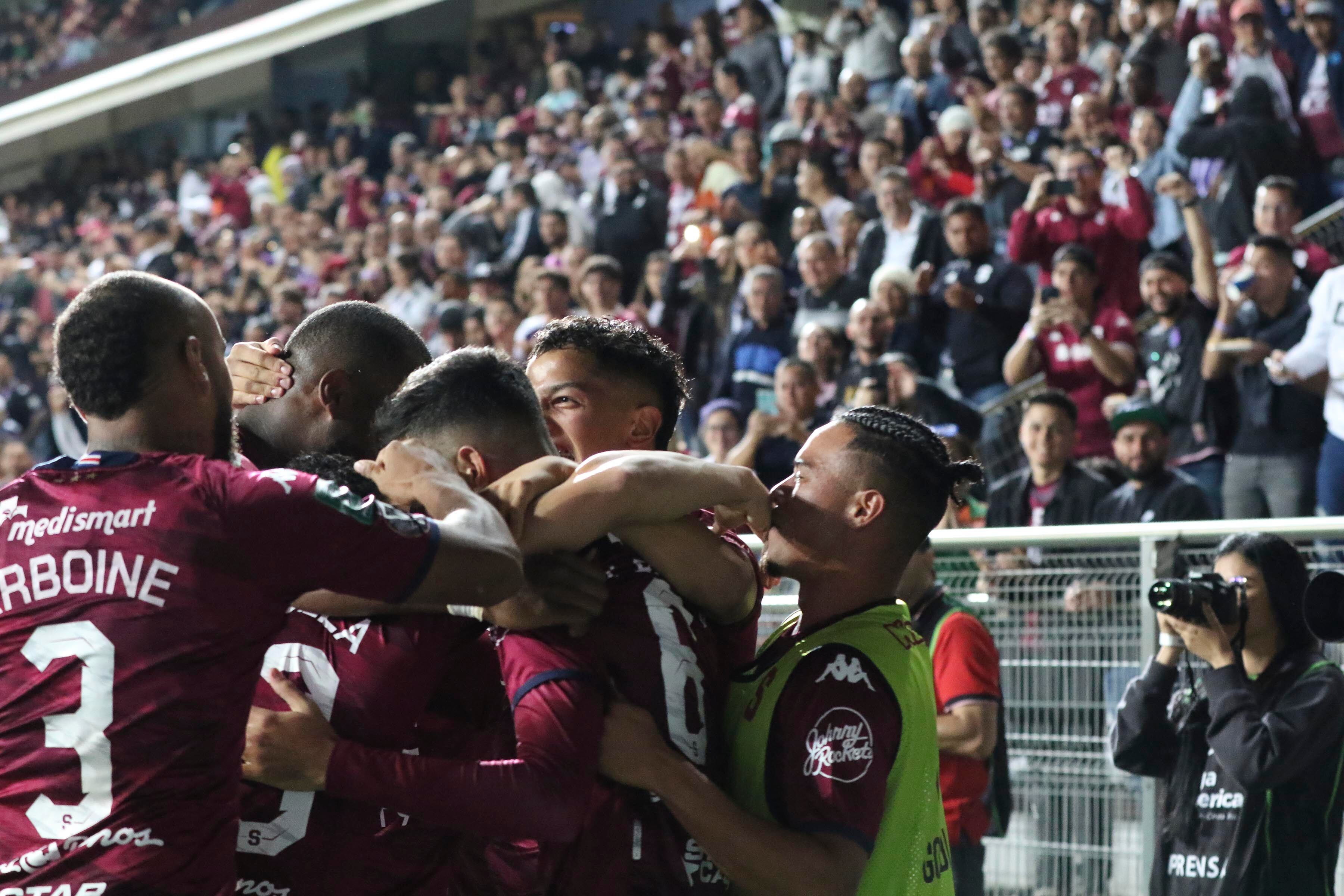 09/12/2023. Estadio Ricardo Saprissa Aymá, Tibás. Hora: 08:00 p.m. Partido de vuelta de la semifinal del Torneo de Apertura 2023 disputado entre el Deportivo Saprissa y el Club Sport Cartaginés en el Estadio Ricardo Saprissa Aymá, Tibás. Fotos: Mayela López