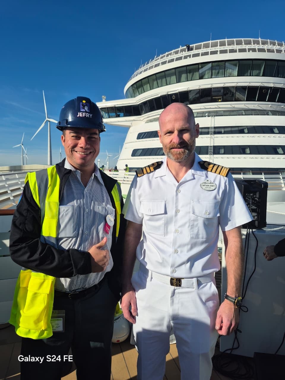 Jefrrey Jesús Rodríguez Mora nació en El Roble y lleva 10 años viviendo en Barranca, Puntarenas. Con 29 años dice que ha “trabajado en todo” para salir adelante y ahora trabaja en el crucero Disney Destiny que se inaugura el 20 de noviembre del 2025