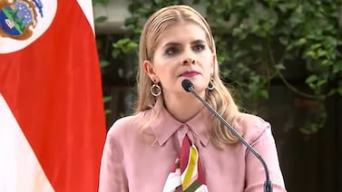 Mensaje a medias: Laura Fernández felicita a Brasil por las elecciones pero “olvida” nombrar al presidente ganador