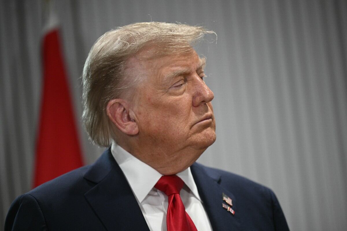 El presidente Donald Trump abandonó prematuramente la cumbre del G7, pero rechazó que fuera para emprender negociaciones de paz.