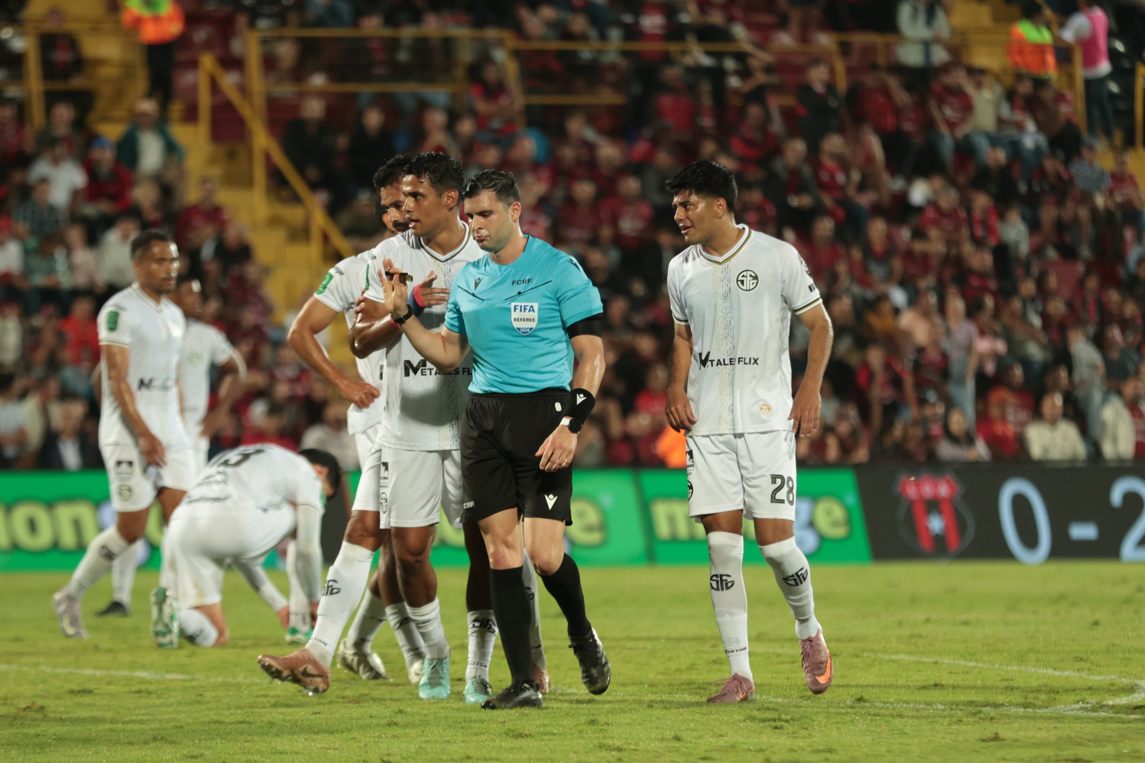 15/02/2025/ Juego entre Liga Deportiva Alajuelense vs Sporting FC en el estadio Alejandro Morera Soto / foto John Durán