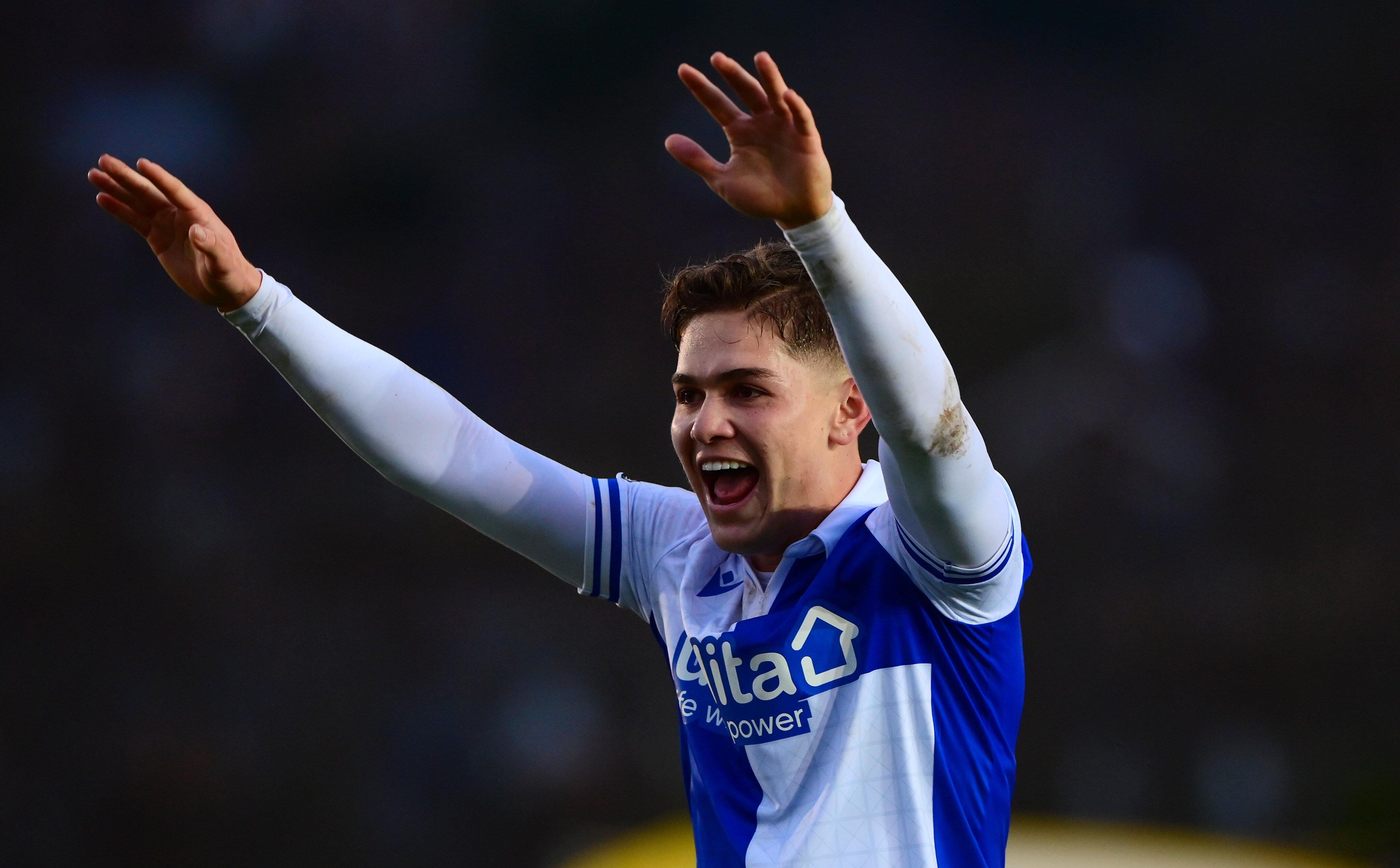 Brandon Aguilera celebró a lo grande su primera anotación con el Bristol Rovers. Fotografía: Bristol Rovers