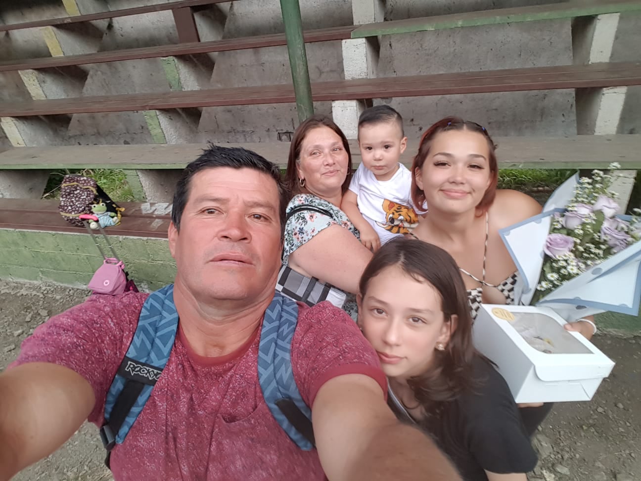 Francisco Acuña, exjugador del Cartaginés y su familia. Cortesía / Foto del menor con autorización de la familia.