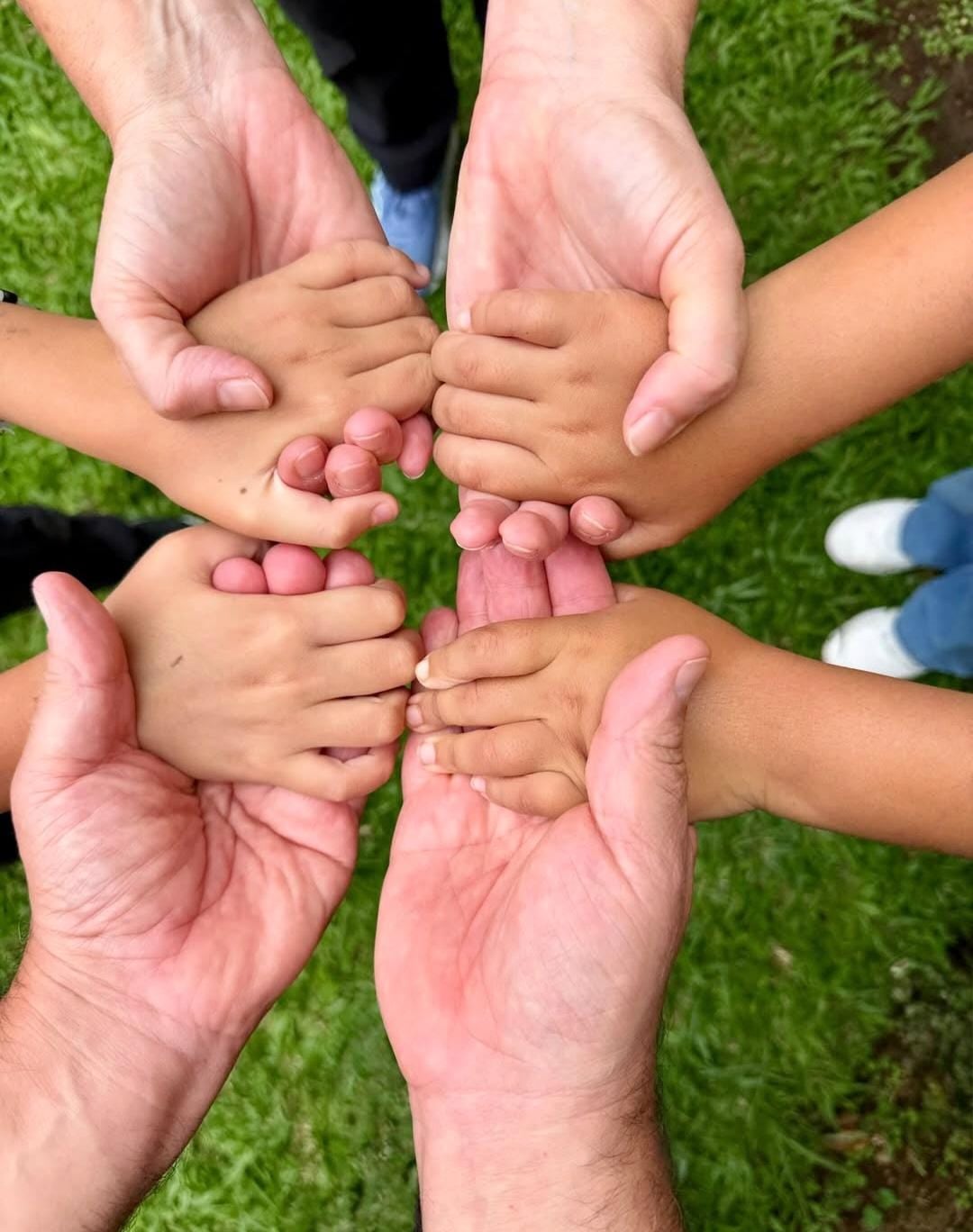 La famosa presentadora italiana contó que las niñas costarricenses están conociendo poco a poco los lugares que formarán parte de su nueva vida.
