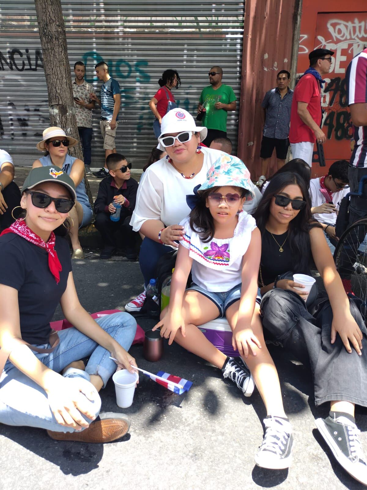 Ambiente en los desfiles de la celebración de los 203 años de la Independencia.