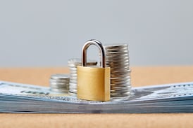 Si piensa que los bancos deberían devolver la plata robada de las cuentas, le tenemos excelentes noticias