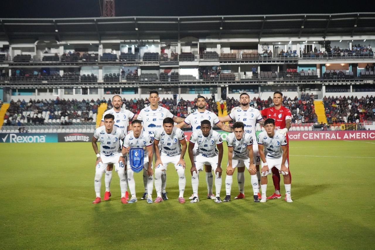 Bernald Alfaro no se contuvo al anotar con Cartaginés.