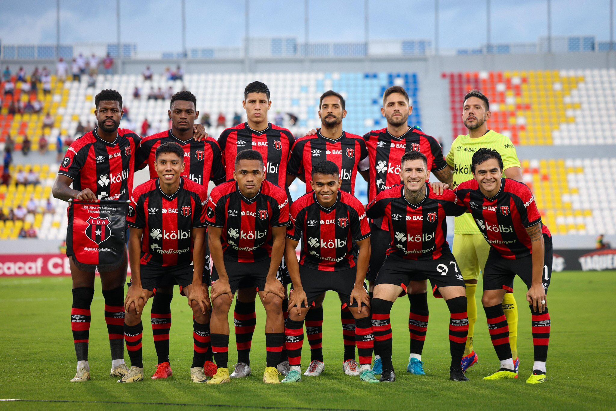 Liga Deportiva Alajuelense lleva la batuta en el partido contra Firpo, en la Copa Centroamericana de Concacaf.