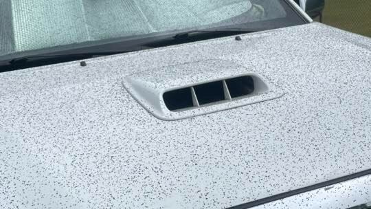 Vecinos de Bajos del Toro en Sarchí confirman que tienen caída de ceniza del Volcán Poás. Foto: Tomada de redes del Ovsicori