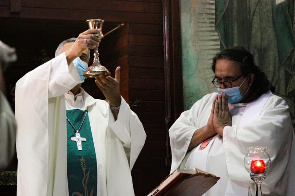 Monseñor Manuel Salazar Mora, obispo de Tilarán-Liberia, junto con el padre Javier Francisco Dengo Esquivel, el exorcista de la diócesis, están listos para pelear la guerra contra el diablo.